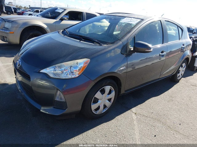 Toyota Prius C Three 2014 JTDKDTB39E1563622 Image 2