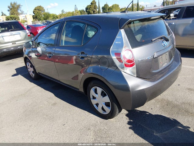 Toyota Prius C Three 2014 JTDKDTB39E1563622 Image 3