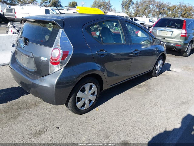 Toyota Prius C Three 2014 JTDKDTB39E1563622 Image 4