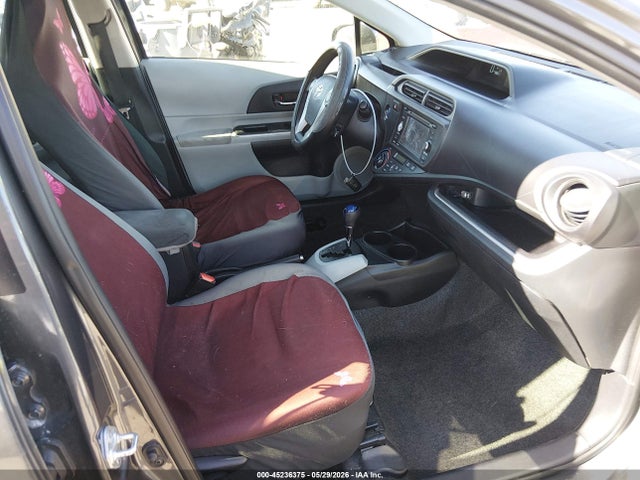 Toyota Prius C Three 2014 JTDKDTB39E1563622 Image 5