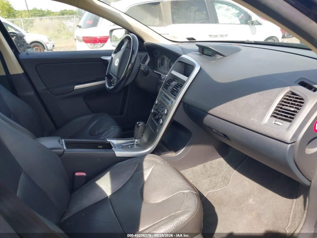 2011 Volvo Xc60 3.2/3.2 R-design მანქანა იყიდება აუქციონზე, vin: YV4952DL5B2175180, აუქციონის ნომერი: 45236379
