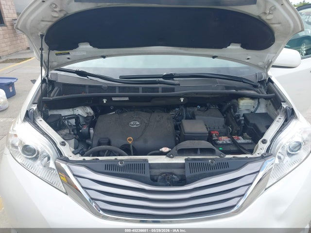 2017 Toyota Sienna Xle Premium 7 Passenger მანქანა იყიდება აუქციონზე, vin: 5TDDZ3DC5HS154144, აუქციონის ნომერი: 45236681