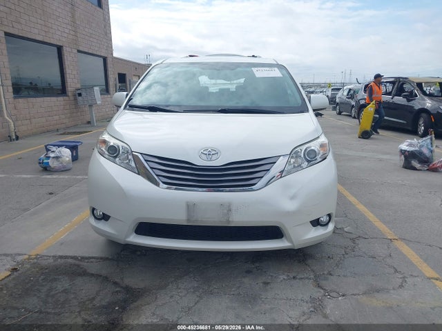 2017 Toyota Sienna Xle Premium 7 Passenger მანქანა იყიდება აუქციონზე, vin: 5TDDZ3DC5HS154144, აუქციონის ნომერი: 45236681