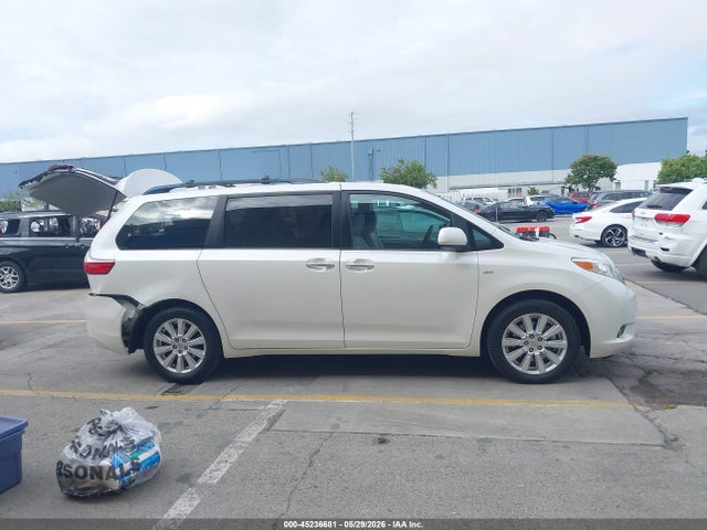 2017 Toyota Sienna Xle Premium 7 Passenger მანქანა იყიდება აუქციონზე, vin: 5TDDZ3DC5HS154144, აუქციონის ნომერი: 45236681