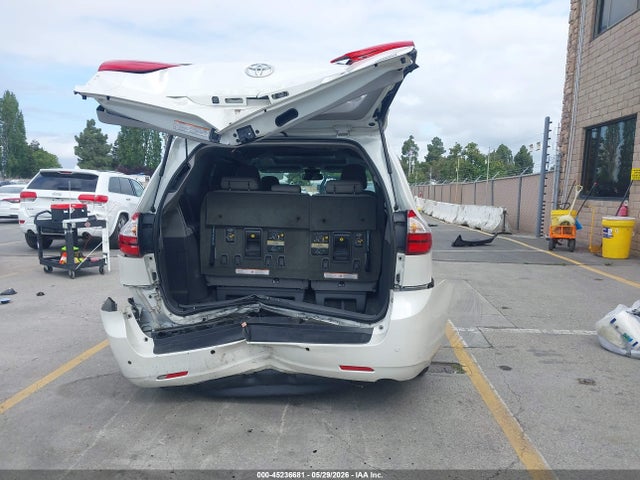 2017 Toyota Sienna Xle Premium 7 Passenger მანქანა იყიდება აუქციონზე, vin: 5TDDZ3DC5HS154144, აუქციონის ნომერი: 45236681