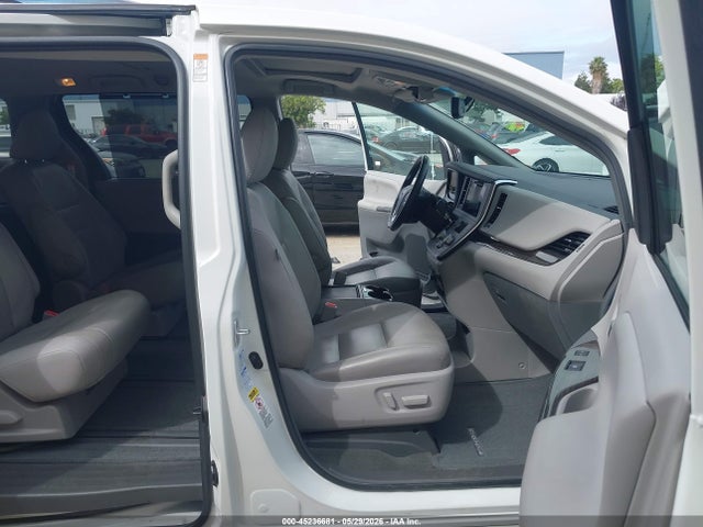 2017 Toyota Sienna Xle Premium 7 Passenger მანქანა იყიდება აუქციონზე, vin: 5TDDZ3DC5HS154144, აუქციონის ნომერი: 45236681