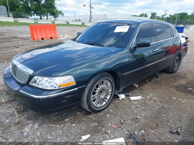 2003 Lincoln Town Car Signature მანქანა იყიდება აუქციონზე, vin: 1LNHM82W13Y609171, აუქციონის ნომერი: 45236883