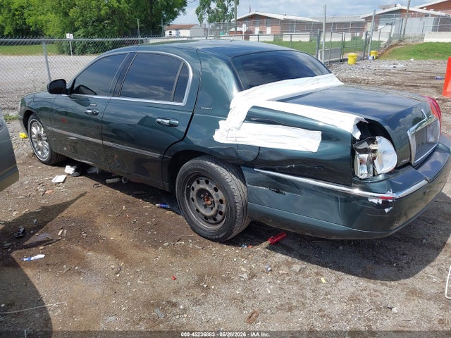 2003 Lincoln Town Car Signature მანქანა იყიდება აუქციონზე, vin: 1LNHM82W13Y609171, აუქციონის ნომერი: 45236883