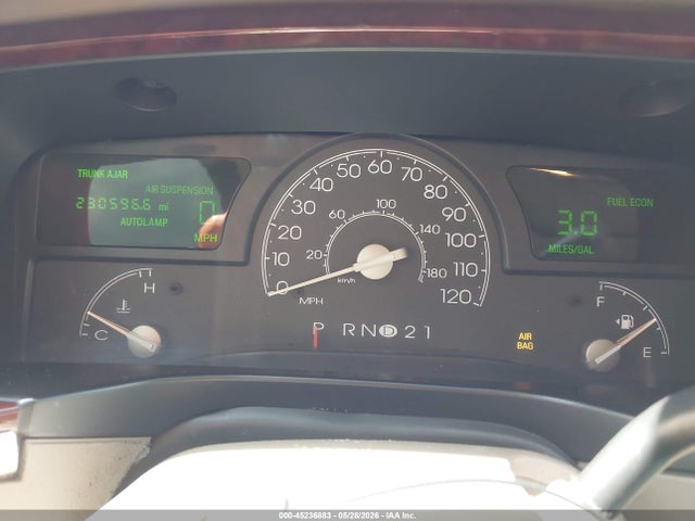 2003 Lincoln Town Car Signature მანქანა იყიდება აუქციონზე, vin: 1LNHM82W13Y609171, აუქციონის ნომერი: 45236883