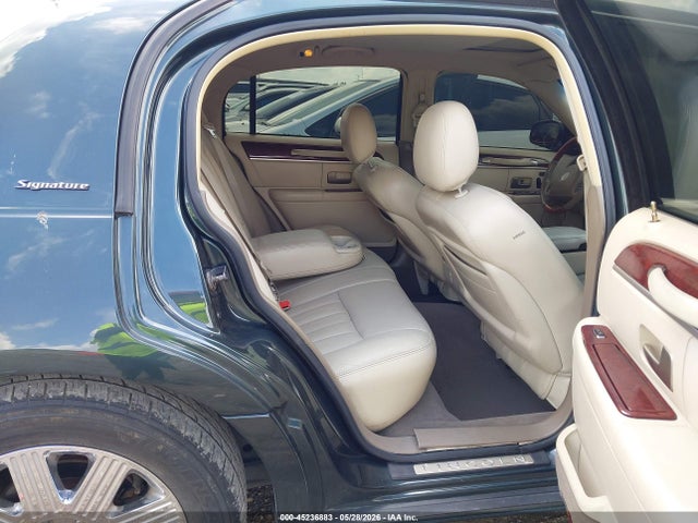 2003 Lincoln Town Car Signature მანქანა იყიდება აუქციონზე, vin: 1LNHM82W13Y609171, აუქციონის ნომერი: 45236883