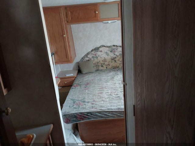45236983 :رقم المزاد ، 4YDT2692X4C113857 vin ، 2004 Keystone Rv Springdale Travel Trailer مزاد بيع
