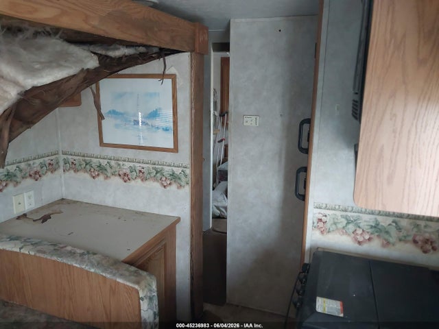 45236983 :رقم المزاد ، 4YDT2692X4C113857 vin ، 2004 Keystone Rv Springdale Travel Trailer مزاد بيع