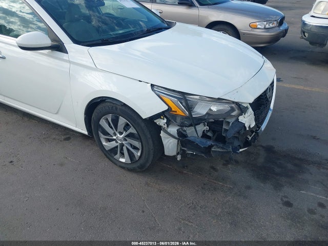 45237013 :رقم المزاد ، 1N4BL4BV4LC164151 vin ، 2020 Nissan Altima S Fwd مزاد بيع