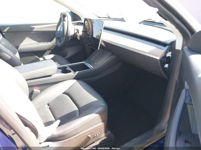 2022 Tesla Model Y Long Range Dual Motor All-wheel Drive მანქანა იყიდება აუქციონზე, vin: 7SAYGDEE7NF358587, აუქციონის ნომერი: 45237100