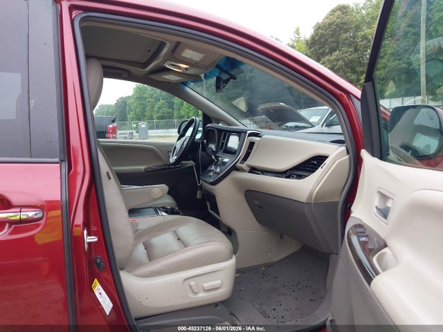 45237126 :رقم المزاد ، 5TDYK3DC4FS637739 vin ، 2015 Toyota Sienna Xle Premium 8 Passenger مزاد بيع