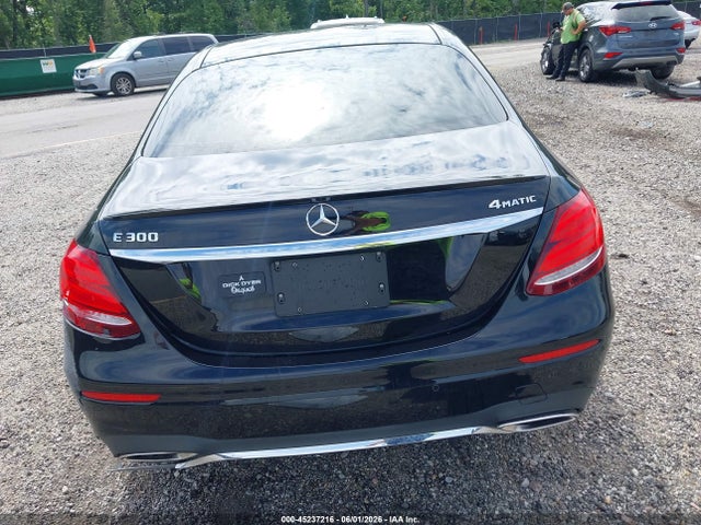 45237216 :رقم المزاد ، WDDZF4KB5HA080905 vin ، 2017 Mercedes-benz E 300 4matic مزاد بيع