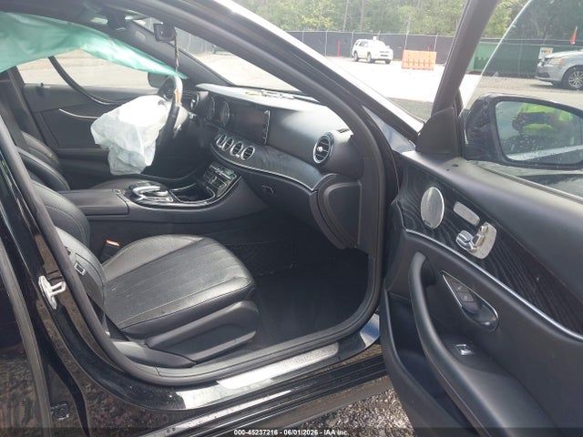 45237216 :رقم المزاد ، WDDZF4KB5HA080905 vin ، 2017 Mercedes-benz E 300 4matic مزاد بيع