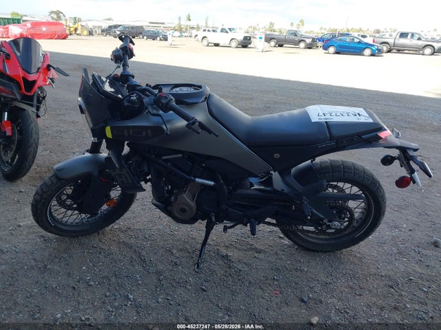 MD2JUJ405RN209513 Husqvarna Vitpilen 401/svartpilen 401