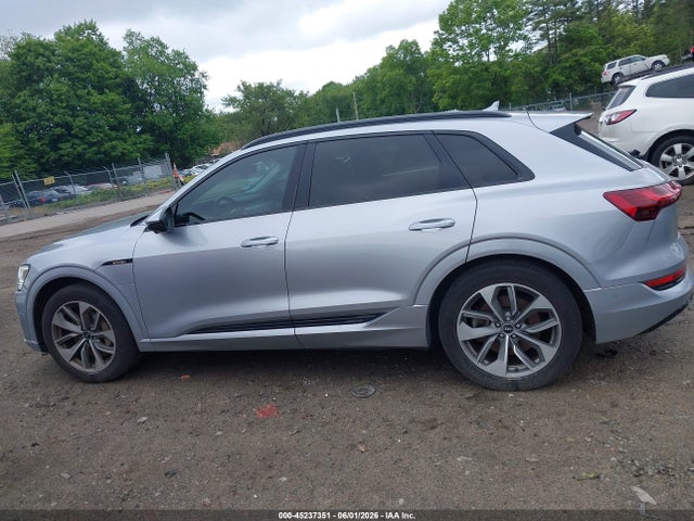 WA1LAAGE3MB015856 Audi E-tron Premium Plus Quattro