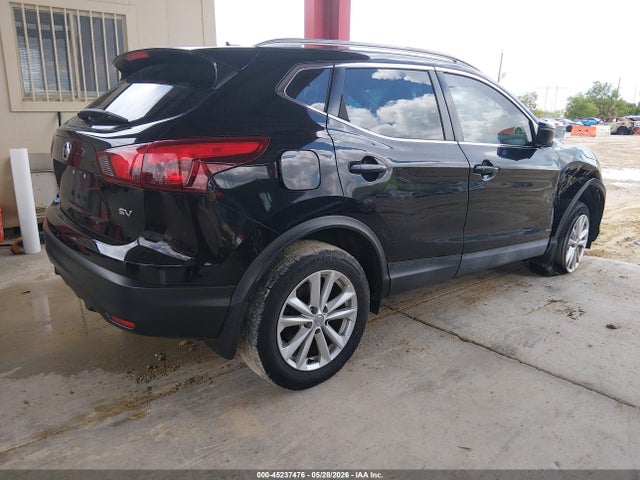 45237476 :رقم المزاد ، JN1BJ1CP0HW004226 vin ، 2017 Nissan Rogue Sport Sv مزاد بيع