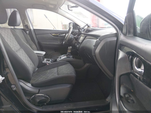 45237476 :رقم المزاد ، JN1BJ1CP0HW004226 vin ، 2017 Nissan Rogue Sport Sv مزاد بيع