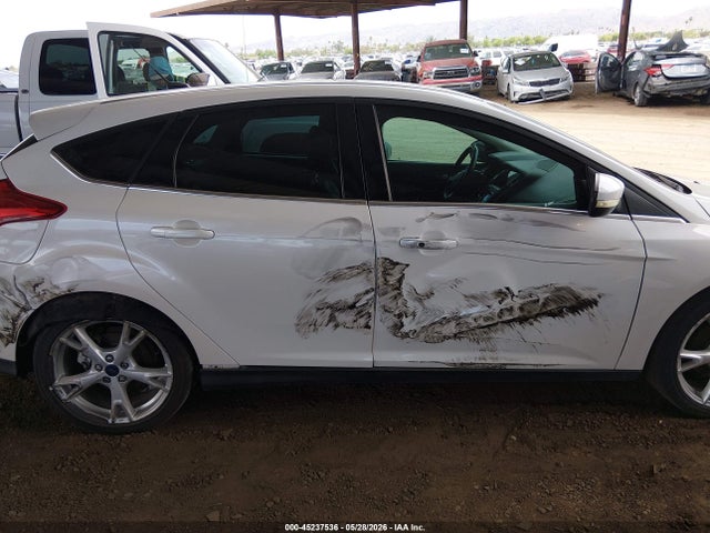 Ford Focus Titanium 2016 1FADP3N28GL259990 Image 13