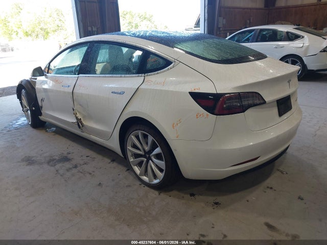 45237604 :رقم المزاد ، 5YJ3E1EB8KF195574 vin ، 2019 Tesla Model 3 Long Range/performance مزاد بيع