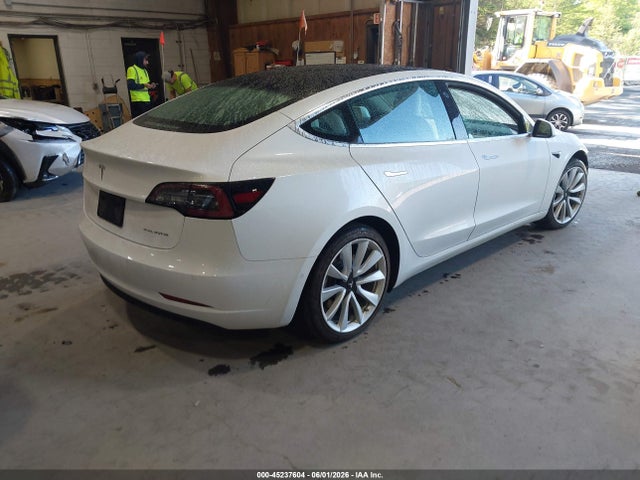 45237604 :رقم المزاد ، 5YJ3E1EB8KF195574 vin ، 2019 Tesla Model 3 Long Range/performance مزاد بيع