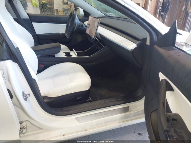 45237604 :رقم المزاد ، 5YJ3E1EB8KF195574 vin ، 2019 Tesla Model 3 Long Range/performance مزاد بيع