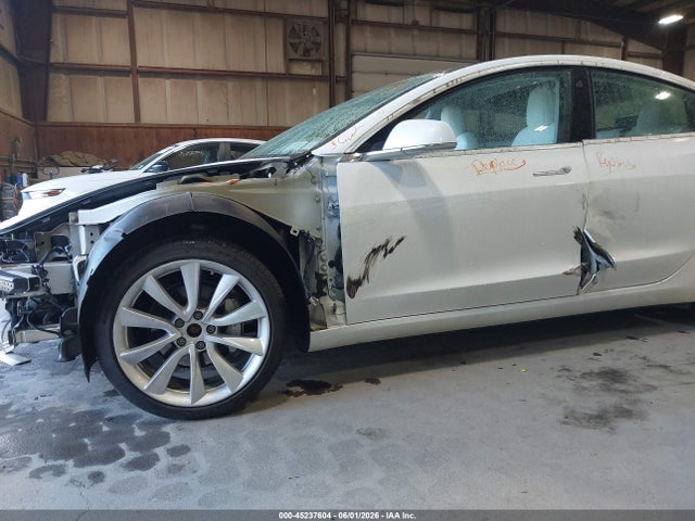 45237604 :رقم المزاد ، 5YJ3E1EB8KF195574 vin ، 2019 Tesla Model 3 Long Range/performance مزاد بيع