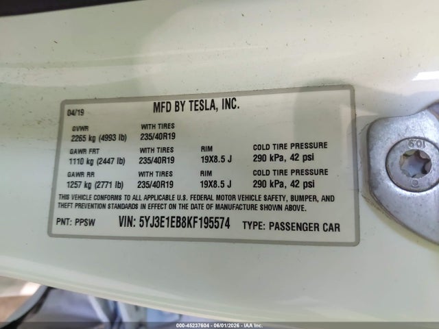 45237604 :رقم المزاد ، 5YJ3E1EB8KF195574 vin ، 2019 Tesla Model 3 Long Range/performance مزاد بيع