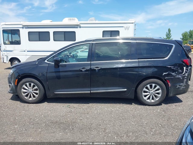 Продаж на аукціоні авто 2019 Chrysler Pacifica Touring L, vin: 2C4RC1BG0KR577344, номер лоту: 45237735