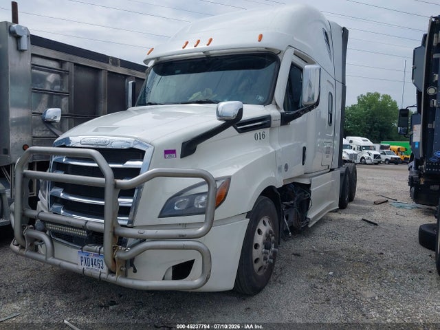 Freightliner New Cascadia 126 2021 1FUJHHDR0MLML5070 Image 2