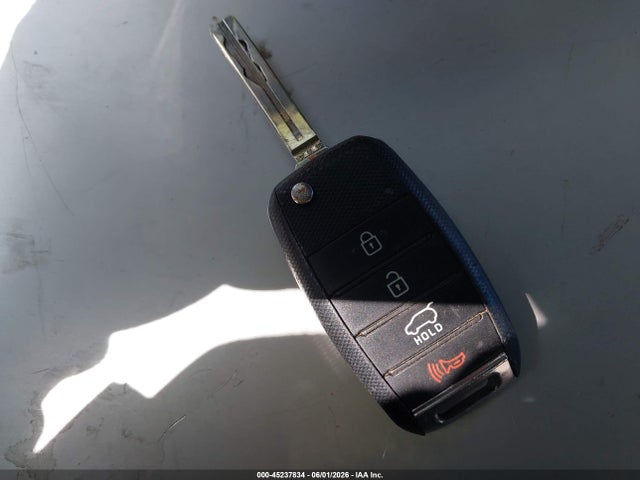 KIA SEDONA LX 2016 KNDMB5C19G6113904 Image 11