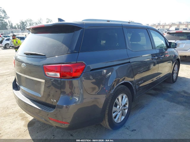 KIA SEDONA LX 2016 KNDMB5C19G6113904 Image 4