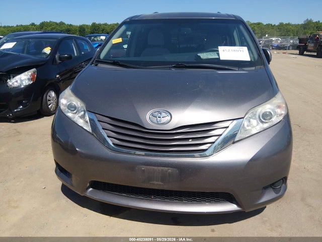 2017 Toyota Sienna Le 8 Passenger მანქანა იყიდება აუქციონზე, vin: 5TDKZ3DC7HS887013, აუქციონის ნომერი: 45238091