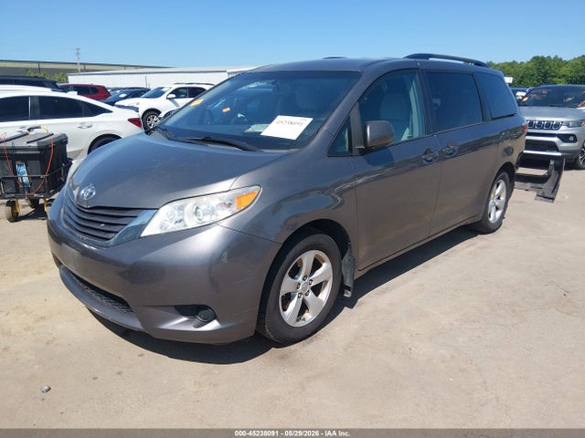 2017 Toyota Sienna Le 8 Passenger მანქანა იყიდება აუქციონზე, vin: 5TDKZ3DC7HS887013, აუქციონის ნომერი: 45238091