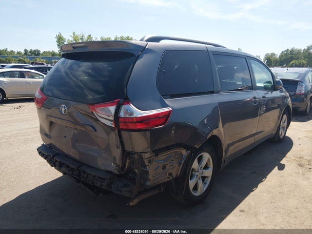 2017 Toyota Sienna Le 8 Passenger მანქანა იყიდება აუქციონზე, vin: 5TDKZ3DC7HS887013, აუქციონის ნომერი: 45238091