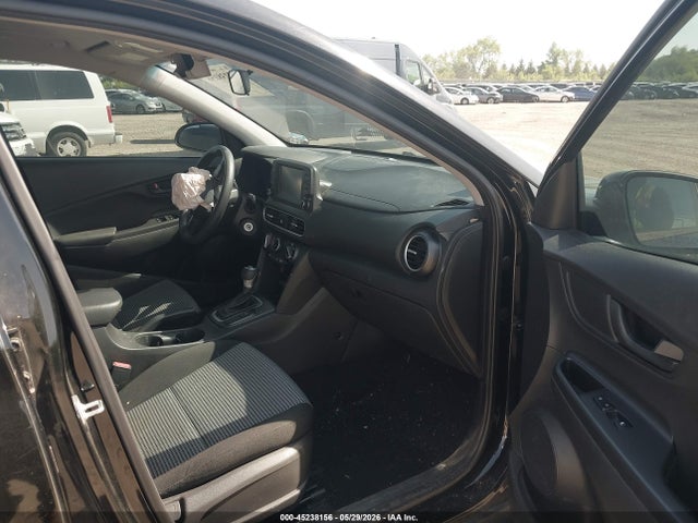 2018 Hyundai Kona Se მანქანა იყიდება აუქციონზე, vin: KM8K12AA8JU100927, აუქციონის ნომერი: 45238156