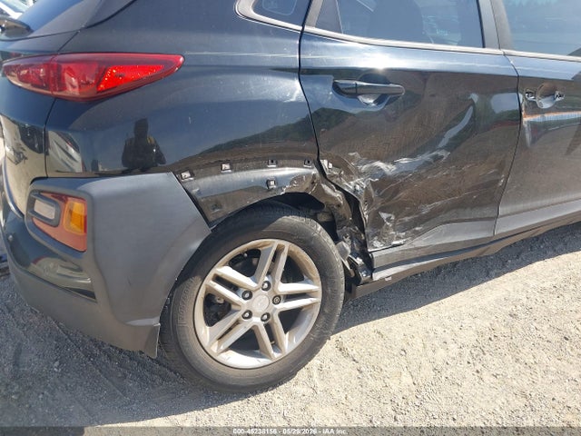 2018 Hyundai Kona Se მანქანა იყიდება აუქციონზე, vin: KM8K12AA8JU100927, აუქციონის ნომერი: 45238156