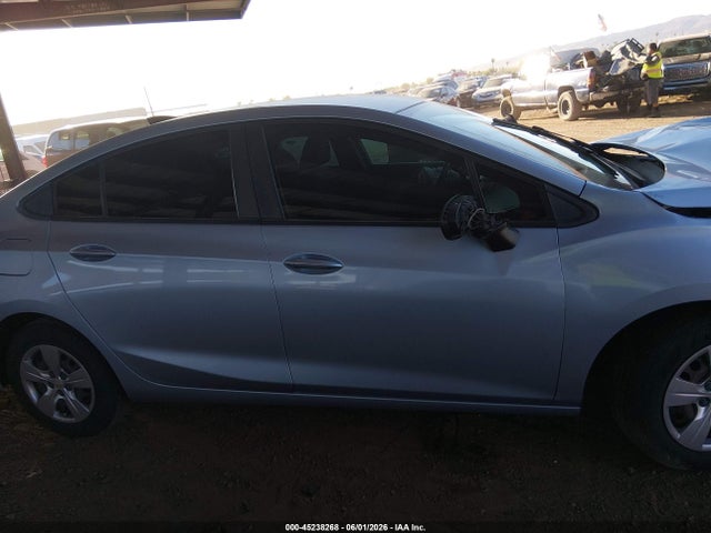 45238268 :رقم المزاد ، 1G1BC5SM4J7233541 vin ، 2018 Chevrolet Cruze Ls Auto مزاد بيع