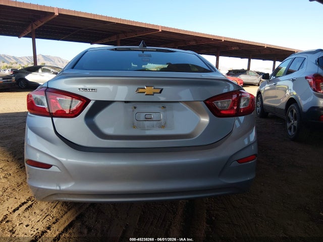 45238268 :رقم المزاد ، 1G1BC5SM4J7233541 vin ، 2018 Chevrolet Cruze Ls Auto مزاد بيع