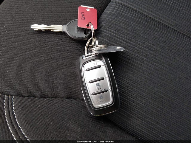 45238302 :رقم المزاد ، 2C4RC1CG0MR577622 vin ، 2021 Chrysler Voyager Lx مزاد بيع