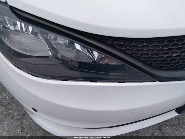 45238302 :رقم المزاد ، 2C4RC1CG0MR577622 vin ، 2021 Chrysler Voyager Lx مزاد بيع