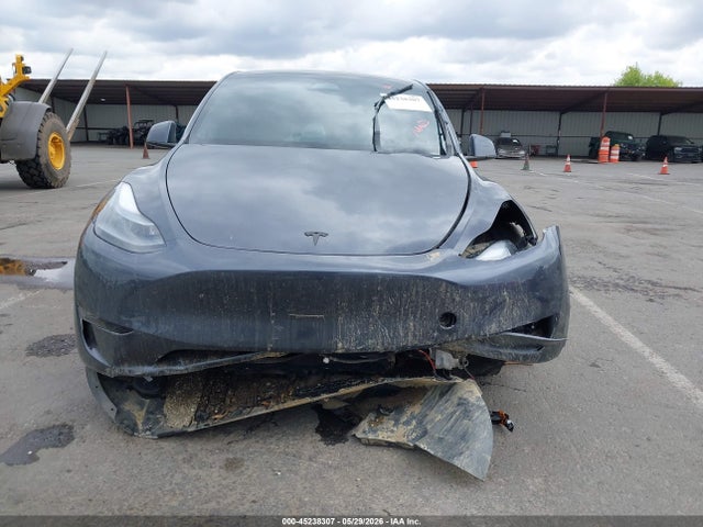 Продажа на аукционе авто 2023 Tesla Model Y Awd/long Range Dual Motor All-wheel Drive, vin: 7SAYGDEE2PF629560, номер лота: 45238307