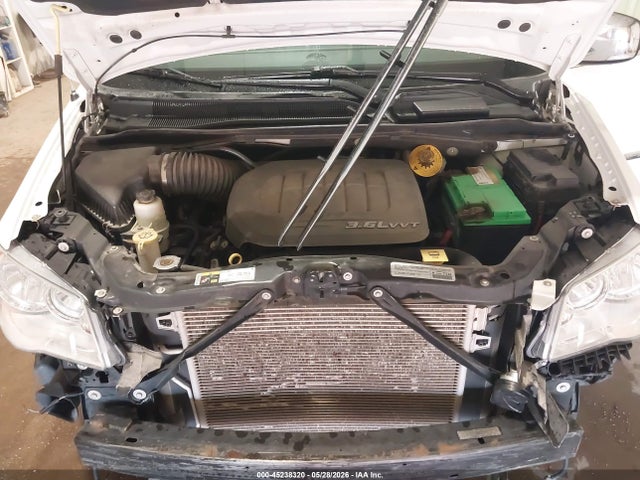 2015 Chrysler Town & Country Touring-l მანქანა იყიდება აუქციონზე, vin: 2C4RC1CG8FR554740, აუქციონის ნომერი: 45238320