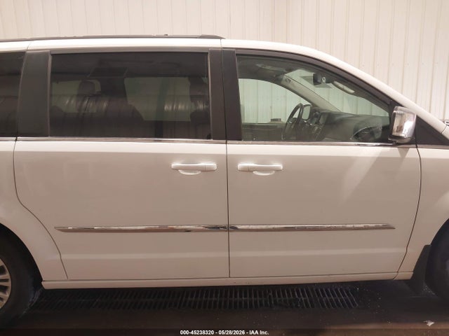 2015 Chrysler Town & Country Touring-l მანქანა იყიდება აუქციონზე, vin: 2C4RC1CG8FR554740, აუქციონის ნომერი: 45238320
