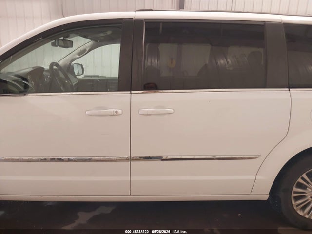2015 Chrysler Town & Country Touring-l მანქანა იყიდება აუქციონზე, vin: 2C4RC1CG8FR554740, აუქციონის ნომერი: 45238320