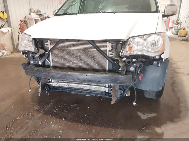 2015 Chrysler Town & Country Touring-l მანქანა იყიდება აუქციონზე, vin: 2C4RC1CG8FR554740, აუქციონის ნომერი: 45238320