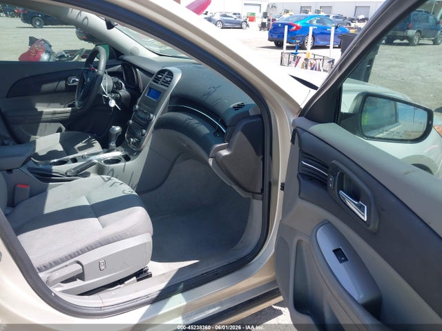 Продажа на аукционе авто 2015 Chevrolet Malibu Ls, vin: 1G11B5SL2FF181085, номер лота: 45238360